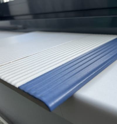 Бордюрная плитка для бассейна БассМ — плоская модель Обзор бордюра для бассейна