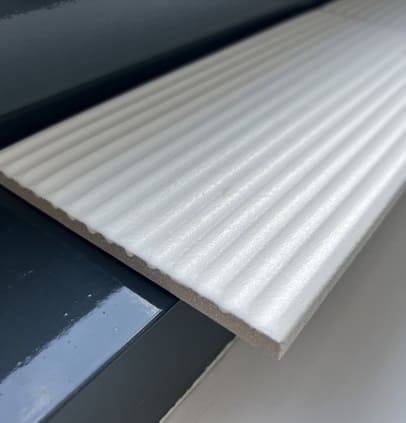 Плитка для бортика бассейна в БассМ Плитка для бассейна рифленая на борт купить в Москве